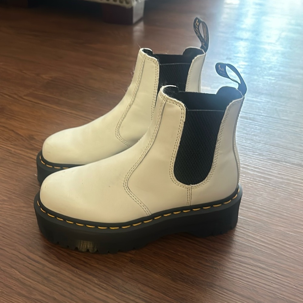 Dr martens quad platform Chelsea boot